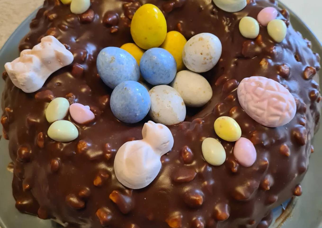 Bundt cake cacao et noisettes glaçage façon rocher