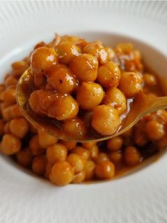 Una foto de Garbanzos estofados con sepia