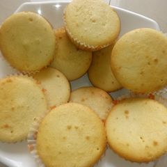 A picture of Vanilla cups cake 2.