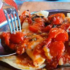 Ravioli ripieni di ricotta e pomodori secchi con salsa di pomodorini freschi-レシピのメイン写真