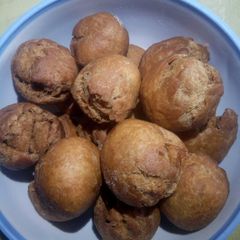 A picture of Mandazi balls.