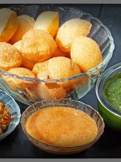 પાણીપુરી(pani poori Recipe inGujarati) રેસીપી મુખ્ય ફોટો