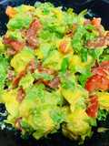 Salad bơ cà chua siêu dễ trong vòng 15 phút