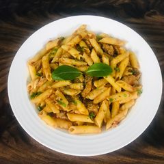 Italian pasta 🍝 in red sauce A picture of Italian pasta 🍝 in red sauce.