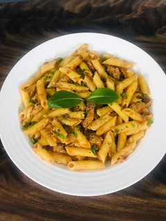 A picture of Italian pasta 🍝 in red sauce.