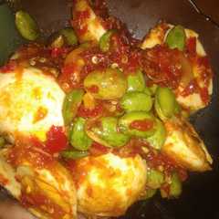 รูปของ Balado telur pete