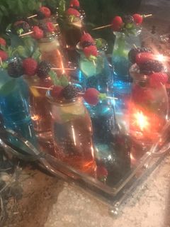 صورة لوصفة موهيتو ازرق واحمر