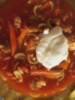 Una foto de Sopa de gambas y salchichas