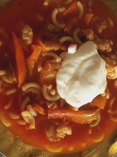 Una foto de Sopa de gambas y salchichas
