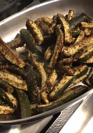 Une photo de Frites de courgettes au four herbes de Provence basilic et parmesan