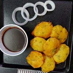A picture of Aloo Bhajiya.