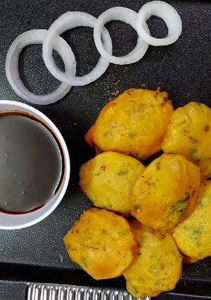 A picture of Aloo Bhajiya.