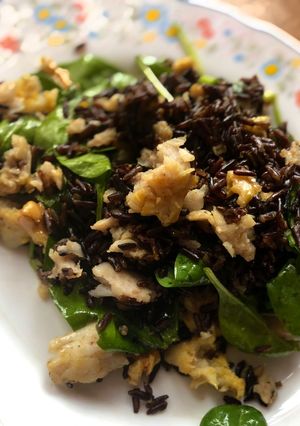 Foto di Riso venere con merluzzo, spinaci alla curcuma