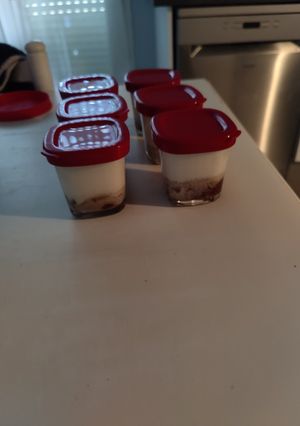 Une photo de Yaourt maison à la confiture de fraise avec la multidelice