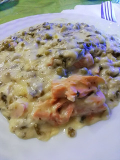 Una foto de Salmón con mi salsa verde especial