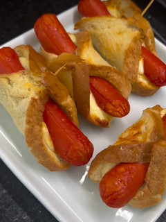 Foto de Enrolado de salsicha com pão na air fryer