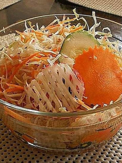 Una foto de Ensalada fresca con Aliño de Yogurt