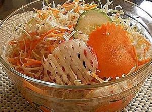 Una foto de Ensalada fresca con Aliño de Yogurt