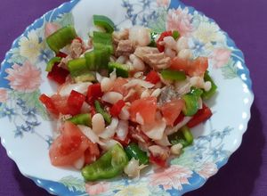 Foto principal de Ensalada colorida de alubias y atún