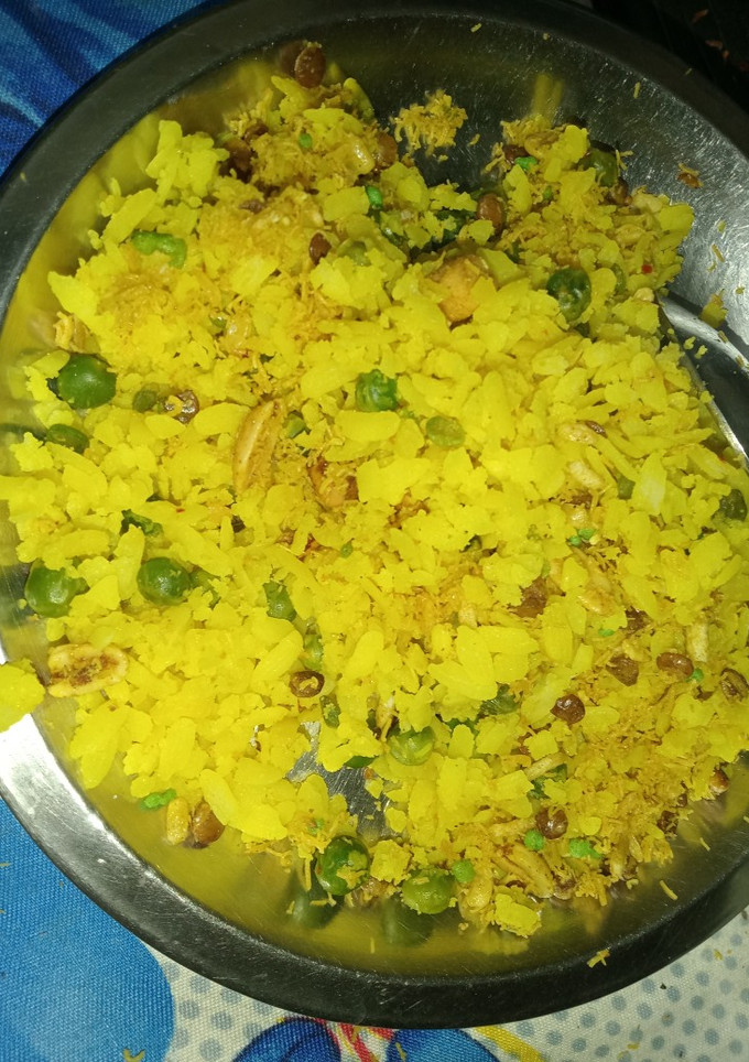 मटर पोहा (Matar Poha recipe in Hindi) रेसिपी मुख्य फोटो