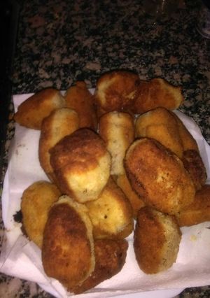 Una foto de Croquetas caseras con carne de pollo y ternera, carne magra y morcilla y chorizo