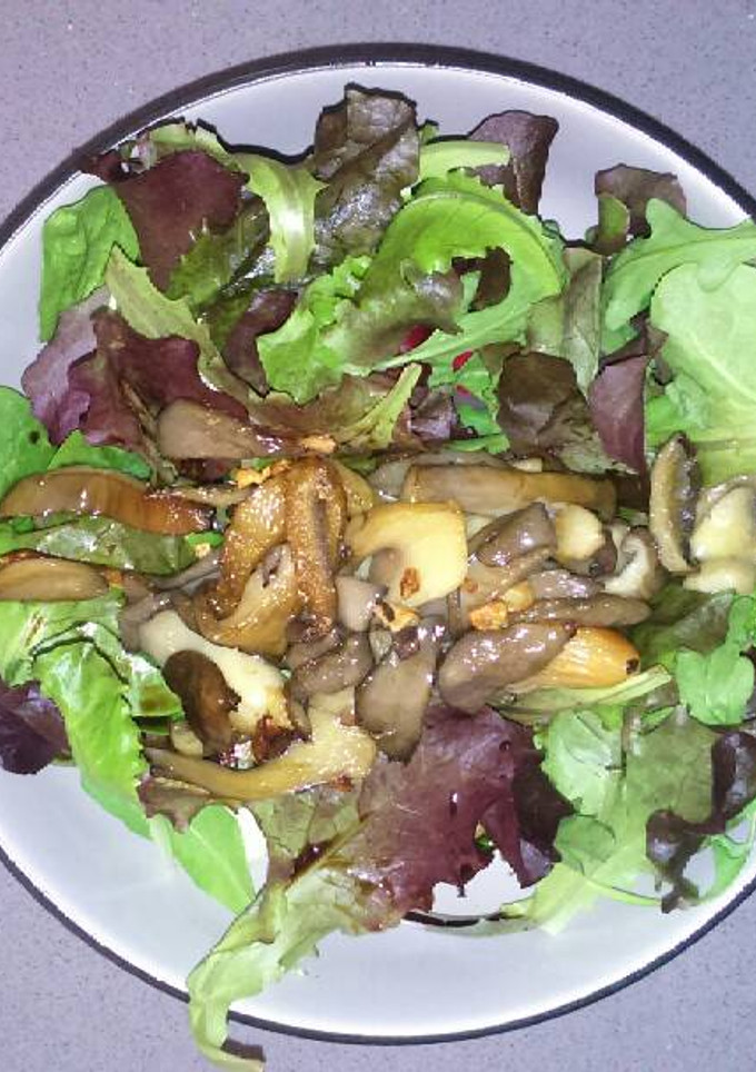 Una foto de Ensalada tíbia con setas