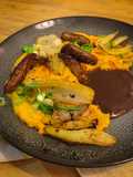 Kürbis Kartoffelpüree mit Fenchel Zwiebelgemüse und Nürnberger Rostbratwürstchen