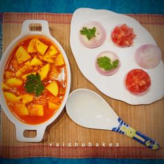 A picture of Aloo Ki Tari (Batatyacha Rassa).