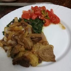 A picture of Fried beef with extra onions and kachumbari served with mto.
