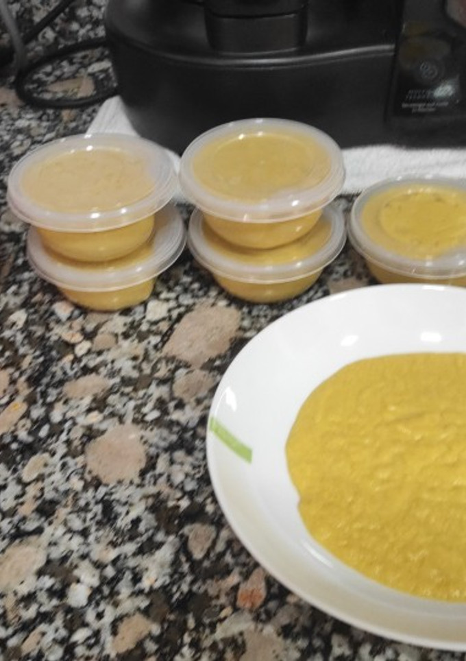 Una foto de Puré de pollo y verduras para bebé