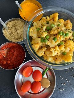 ફ્લાવર વટાણા નું શાક (Flower Vatana Shak Recipe In Gujarati) રેસીપી મુખ્ય ફોટો