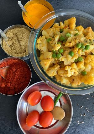 ફ્લાવર વટાણા નું શાક (Flower Vatana Shak Recipe In Gujarati) રેસીપી મુખ્ય ફોટો