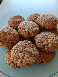 Una foto de Cookies integrales de coco y miel