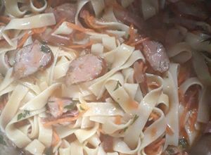 Foto de Massa ninhos (tagliate) com salsicha toscana