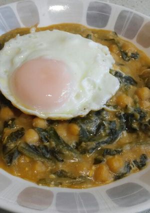 Una foto de Porrilla de garbanzos y espinacas