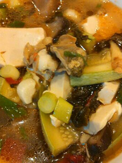 A picture of Oyster tofu soup 牡蛎雪菜豆腐汤.