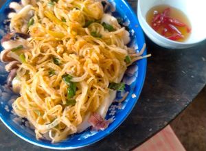 Hình của món Mực nộm chuối cây.