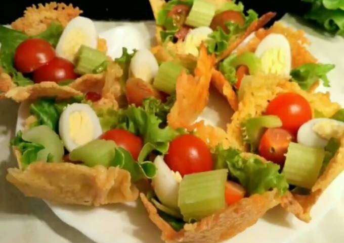 Закуска в сырных корзиночках