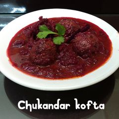 A picture of Chukandar kofta or beetroot kofta.