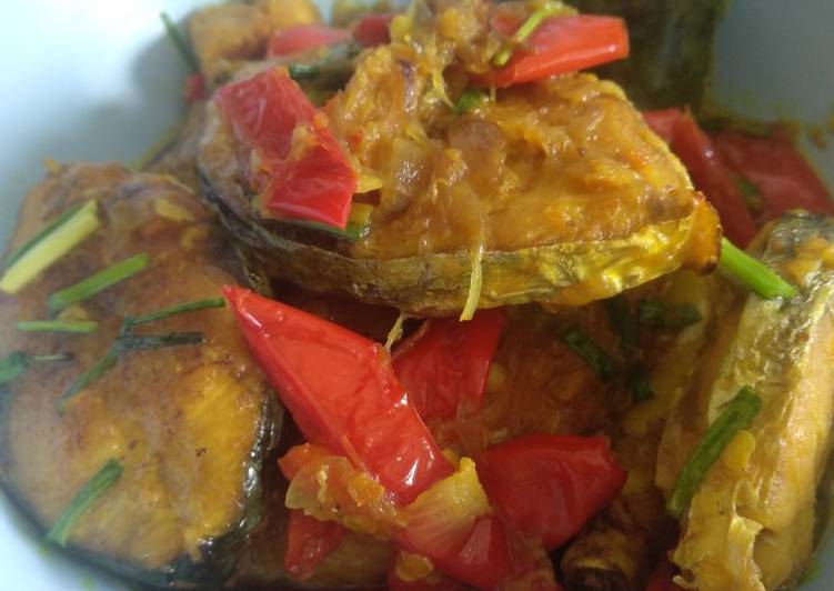 Cara membuat Ikan tenggiri pesmol yang nikmat dan Mudah Dibuat