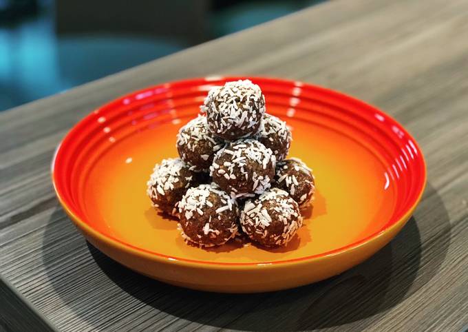 Raw Chocolate and Coconut Protein Balls