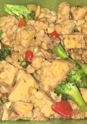 Foto resep Oseng/Tumisan Diet — Ayam, Brokoli, Jamur, Tempe (Non MSG)