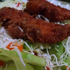 A picture of Crispy Chicken Salad.