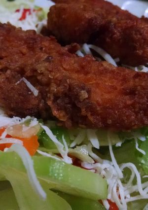 A picture of Crispy Chicken Salad.