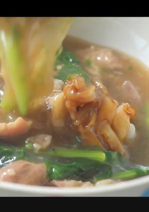 รูปของ ราดหน้า หมูนุ้มนุ่ม