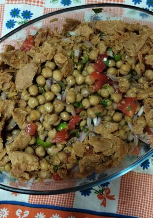 A picture of Simple chana chaat with Imli ginger chutney.
