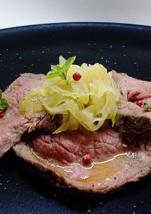 A picture of Roast Beef with Caramelized Onions.
