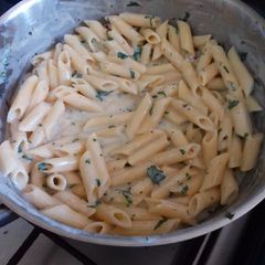 A picture of Pasta in white sauce.