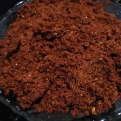 A picture of Dry garlic chutney.