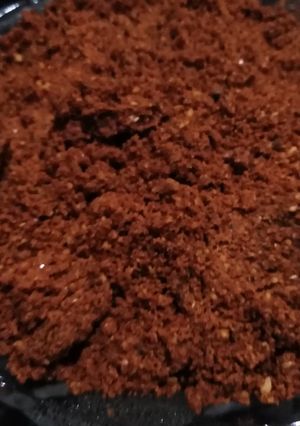 A picture of Dry garlic chutney.